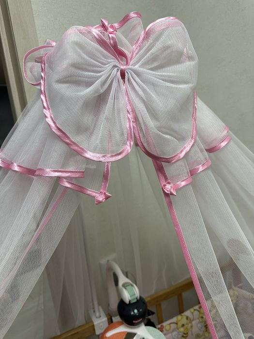 Дерев’яне дитяче ліжечко