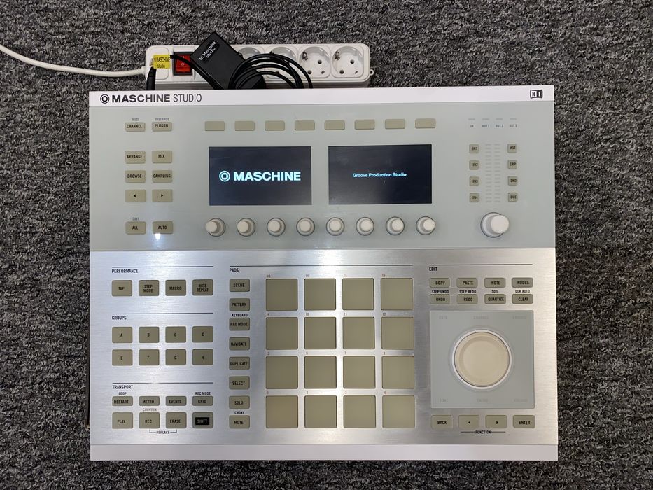 Native Instruments - Maschine Studio