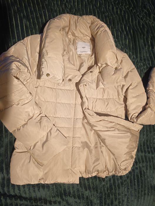 Zimowa kurtka pikowana puchowa kremowa S Mango