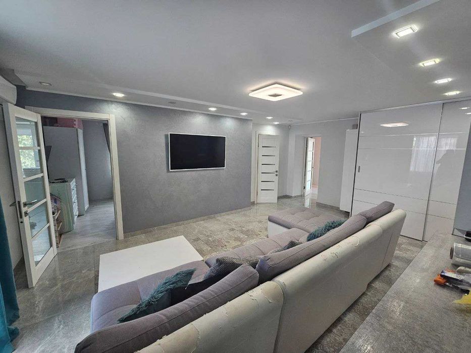 Продаж трикімнатної квартири 113 000$  поруч з парком