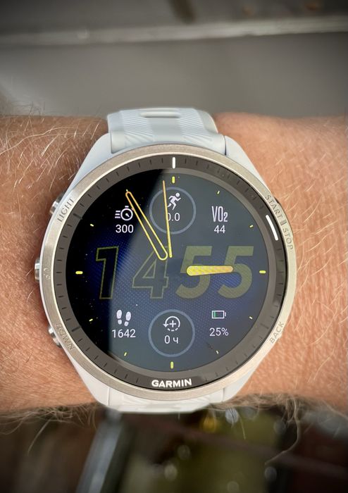 Garmin Foreranner 965. Часы, которые реально заставляют бегать.