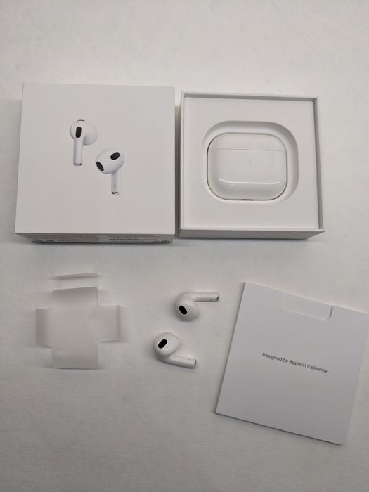Наушники Apple AirPods 3 с индикацией зарядки