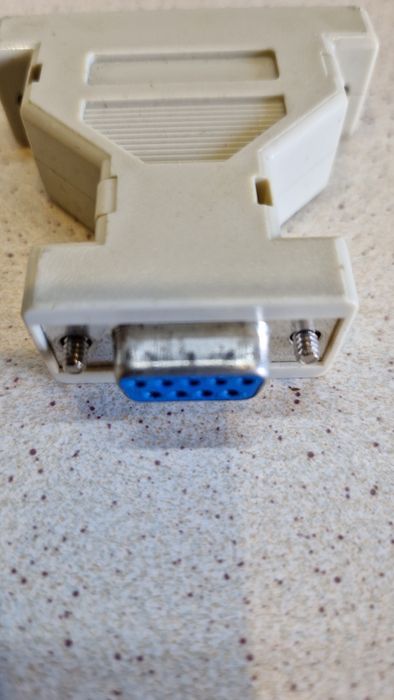 Przejściówka z portu DB9F (9 pin) na DB25M (25 pin)