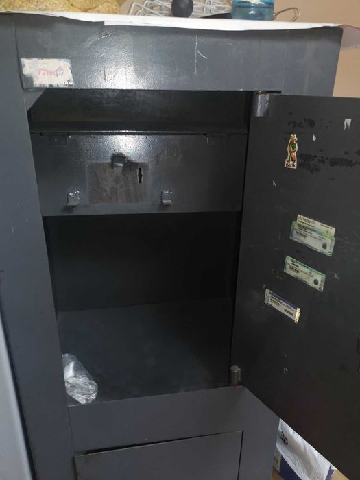 Сейф металевий радянський.