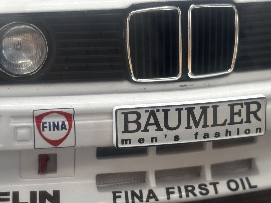 AutoArt BMW M3 E30 DTM “Fina” #7 Cecotto 1:18