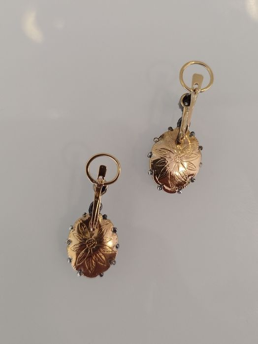 Brincos prata e ouro  com brilhantes