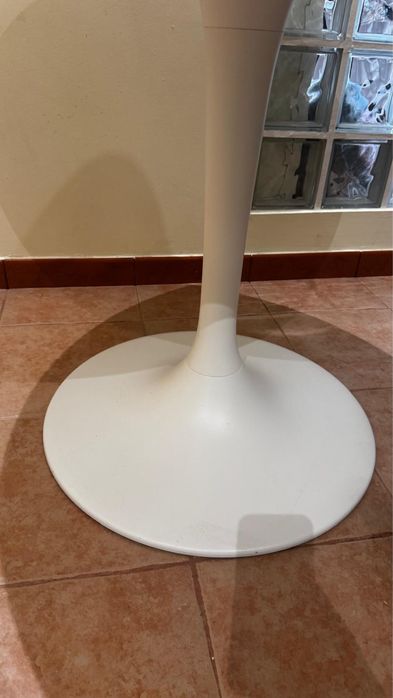 Mesa de centro redonda da IKEA