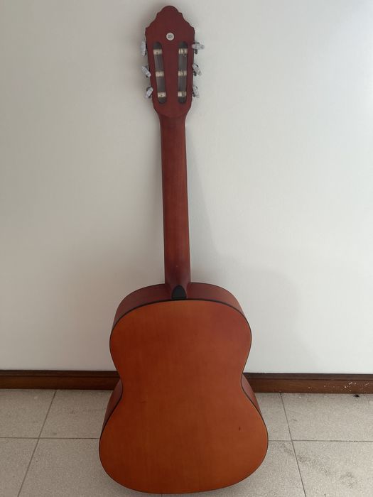 Vendo guitarra clássica com cordas de nylon,