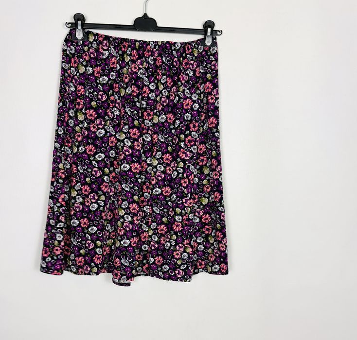 Czarna spódnica w kwiatowy wzór L 40