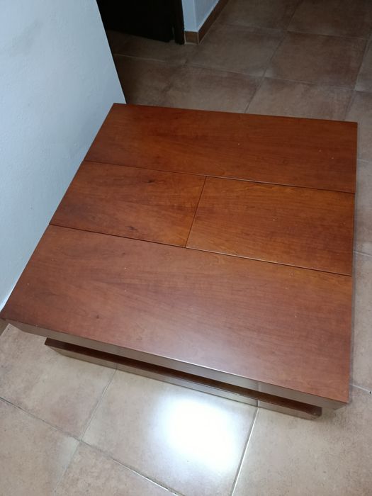 Mesa de Centro em Cerejeira com Arrumação