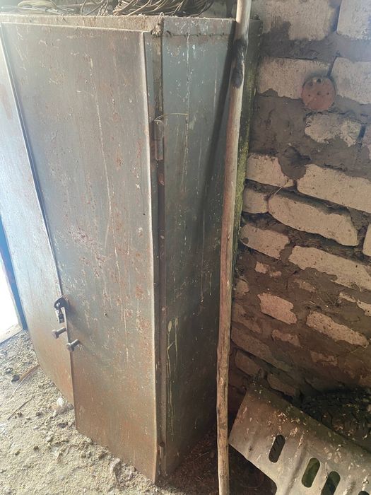 Железный ящик, шкаф