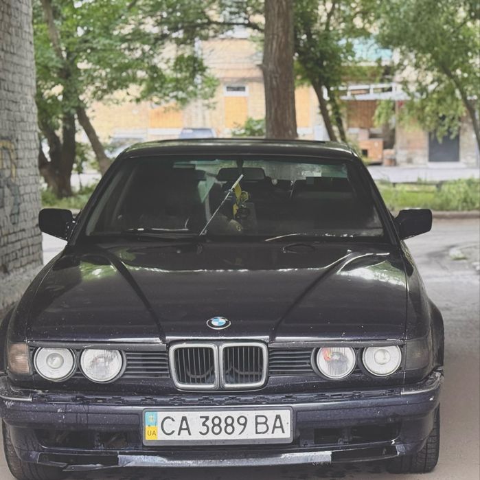 Продам машину BMW E32