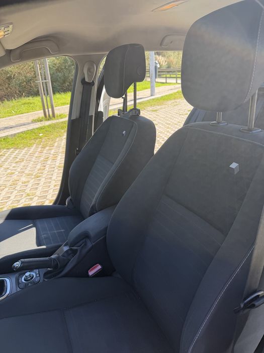 Renault megane Sport tourer 1.5 dci Dynamique S — photo 3