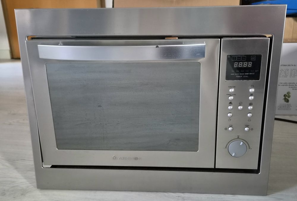 Micro-ondas embutido Ariston ( avariado)