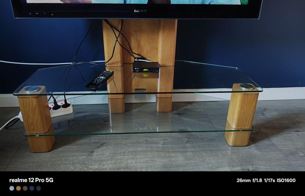 Telewizor 46" + stolik