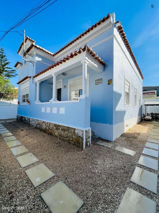Quarto - localizado em Costa da Caparica Lisbon