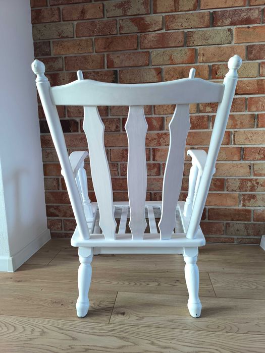 Fotele drewniane, retro, bielone