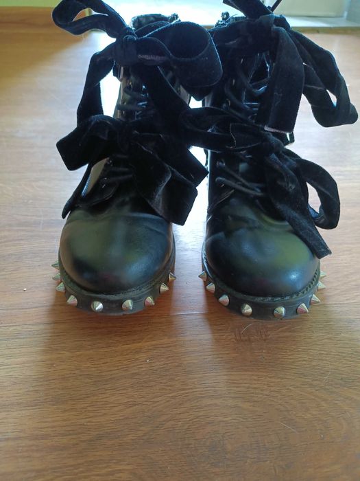 Buty skórzane z ćwiekami