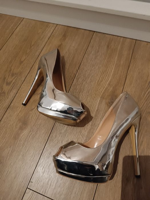 Srebrne szpilki open toe