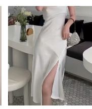 Атласна біла сукня