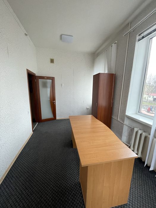 Продаж офісного приміщення з територією
