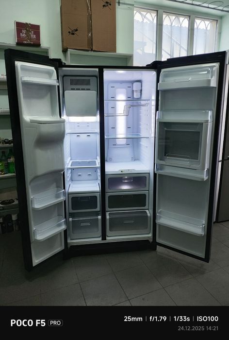 Холодильник Samsung Side by Side