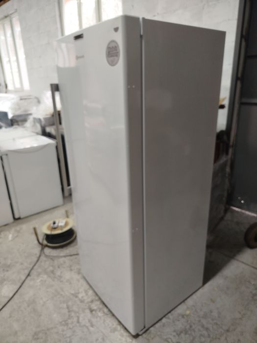 Морозильна камера Blomberg.