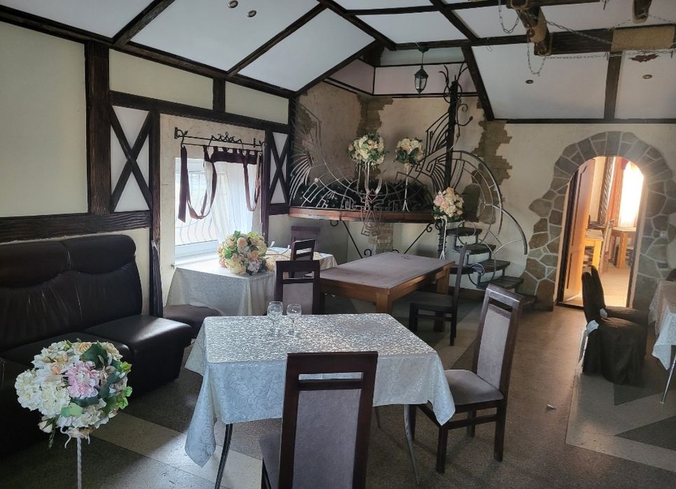 Продається окрема будівля.