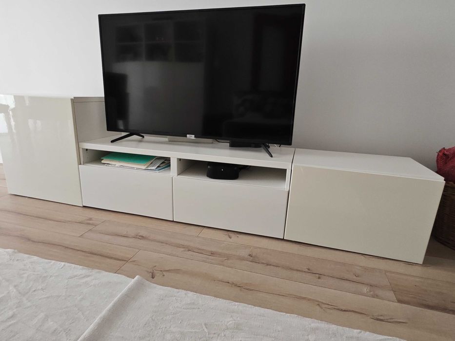 Conjunto de três móveis de sala