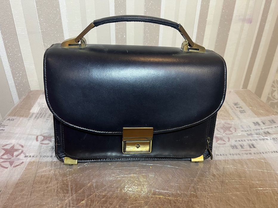 Барсетка чоловіча шкіряна.