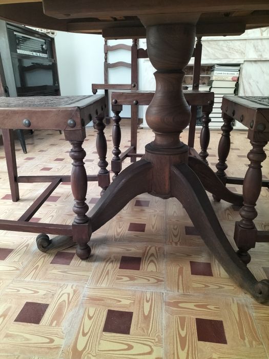 Conjunto Sala de Jantar - 1 aparador, 1 mesa e 8 cadeiras