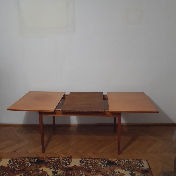 Rozkładany stary stół z zakładaną szybą. PRL