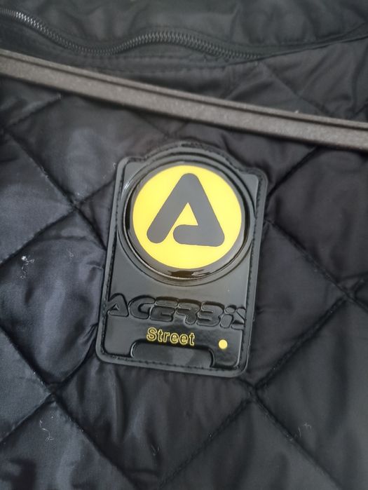 Jaqueta de moto da Acerbis Tytan.