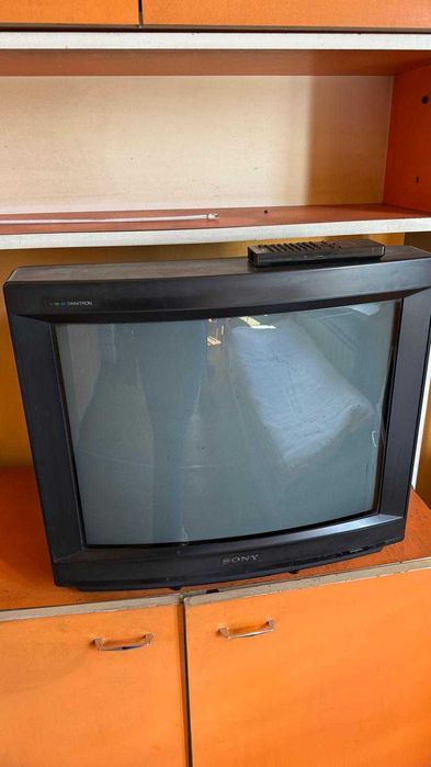 Telewizor kineskopowy Sony Trinitron z pilotem