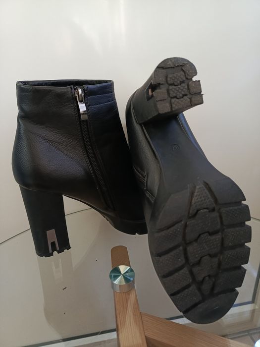 Чобітки демісезон р 37 і зимові р 41.