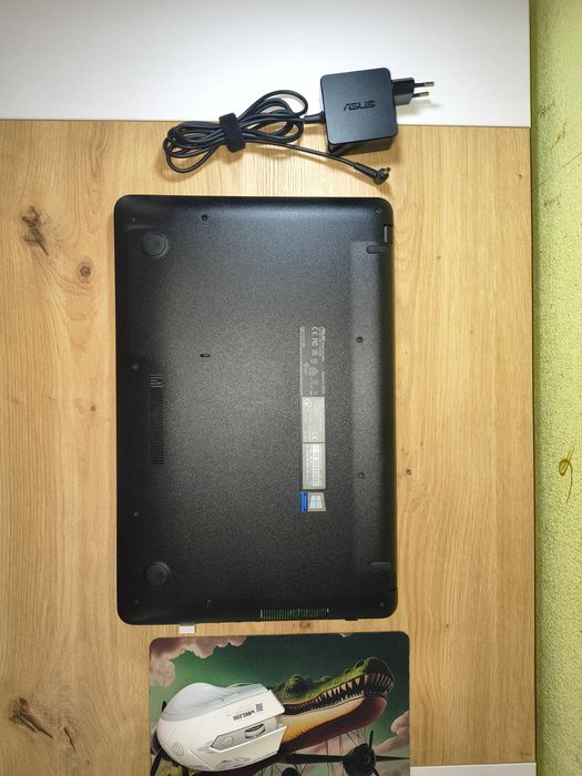 ASUS VivoBook 15.6" FHD IPS LP156WF6-SPM3 / Intel Pentium N4200 / NVIDIA GeForce 920MX 2GB / 4GB ОЗП / 500GB HDD + Bluetooth Мишка + Коврик.