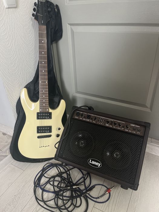 Гитара с усилителем