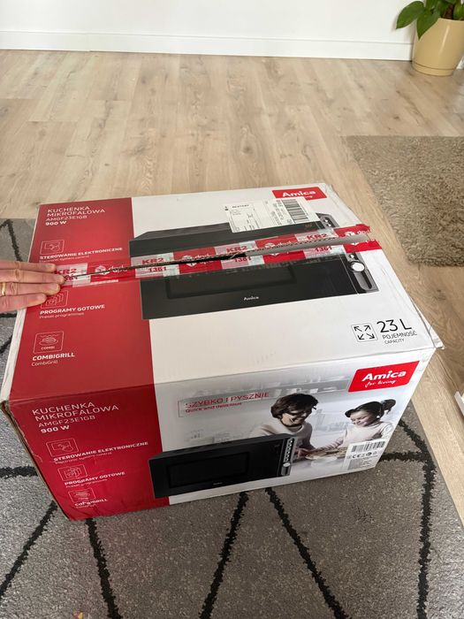 Kuchenka mikforalowa z funckcją grilla Amica AMGF23E1GB 900W