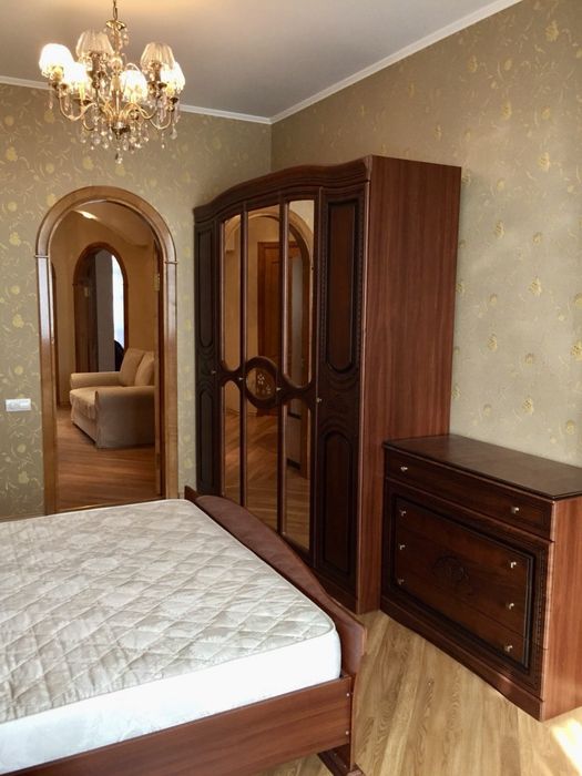 Оренда великогабаритної квартири  124 м.кв, у  Центрі, вул. Садова