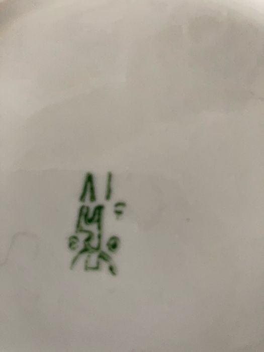 Тарілки напів глибокі з позолотою та гілочкою смородини