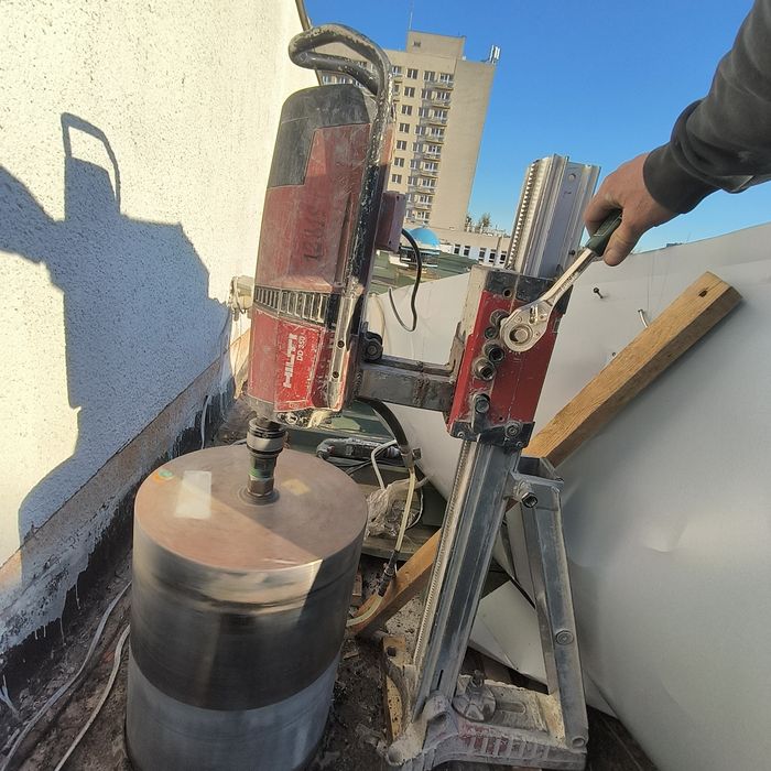 Wiercenie otworów przewierty cięcie kucie
betonu ścian wycięcie w żel