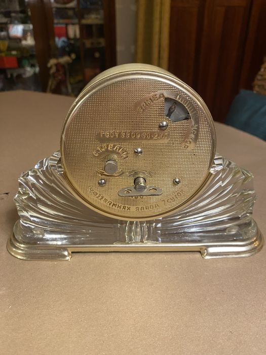 Relógio de Mesa Soviético, modelo ‘Kristal’. Art déco.