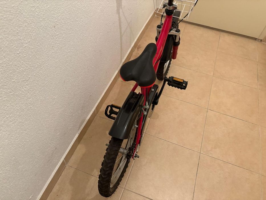 Bicicleta crianca com roda de apoio