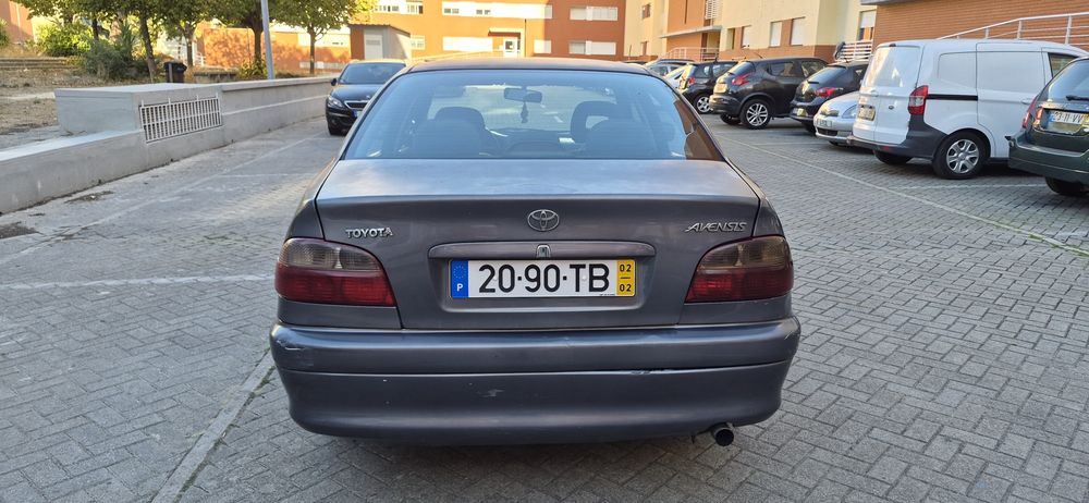 Toyota avensis D4D 2.0 gasóleo 2002 — photo 4