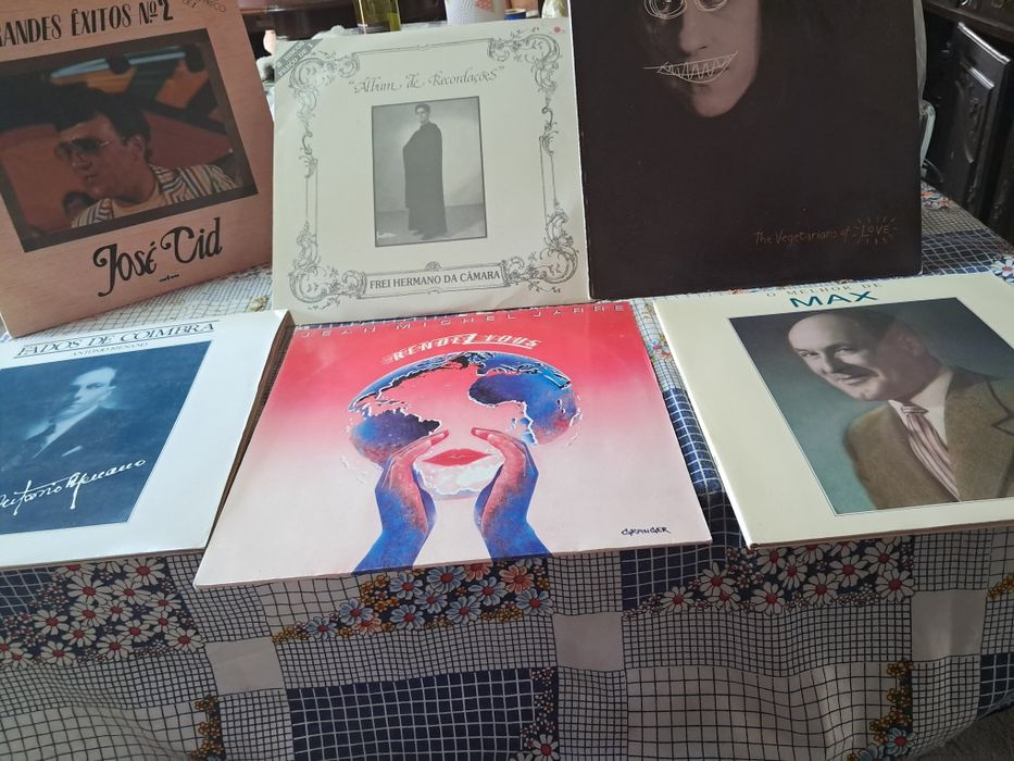 Discos de vinil ,fados,pop