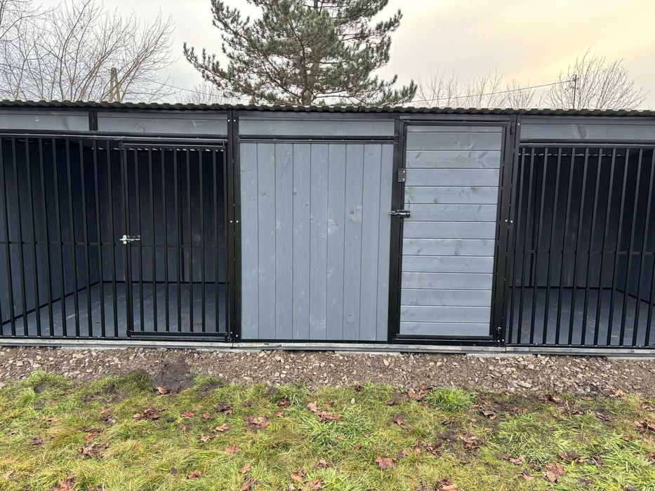 Kojec dla psa prosto od Producenta-szeregowa zabudowa.