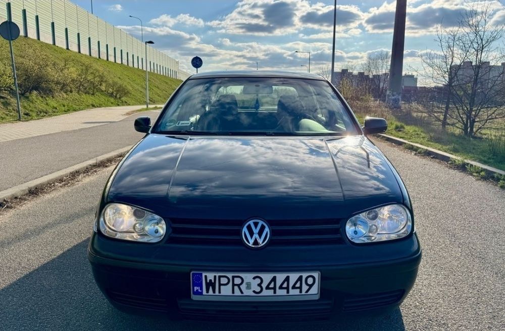 Volkswagen Golf 1,4 бензин 2003 рік