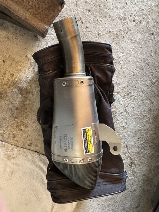 Продам прямоток Akrapovic