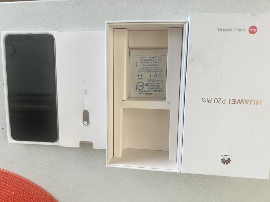 Huawei P20 Pro ROM 128GB RAM 6GB stan bdb z przewodem do ladowania