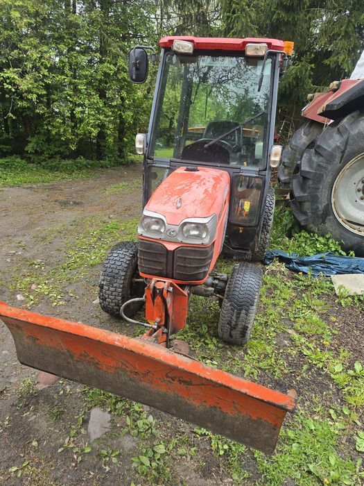 Trakoterek kubota b2530